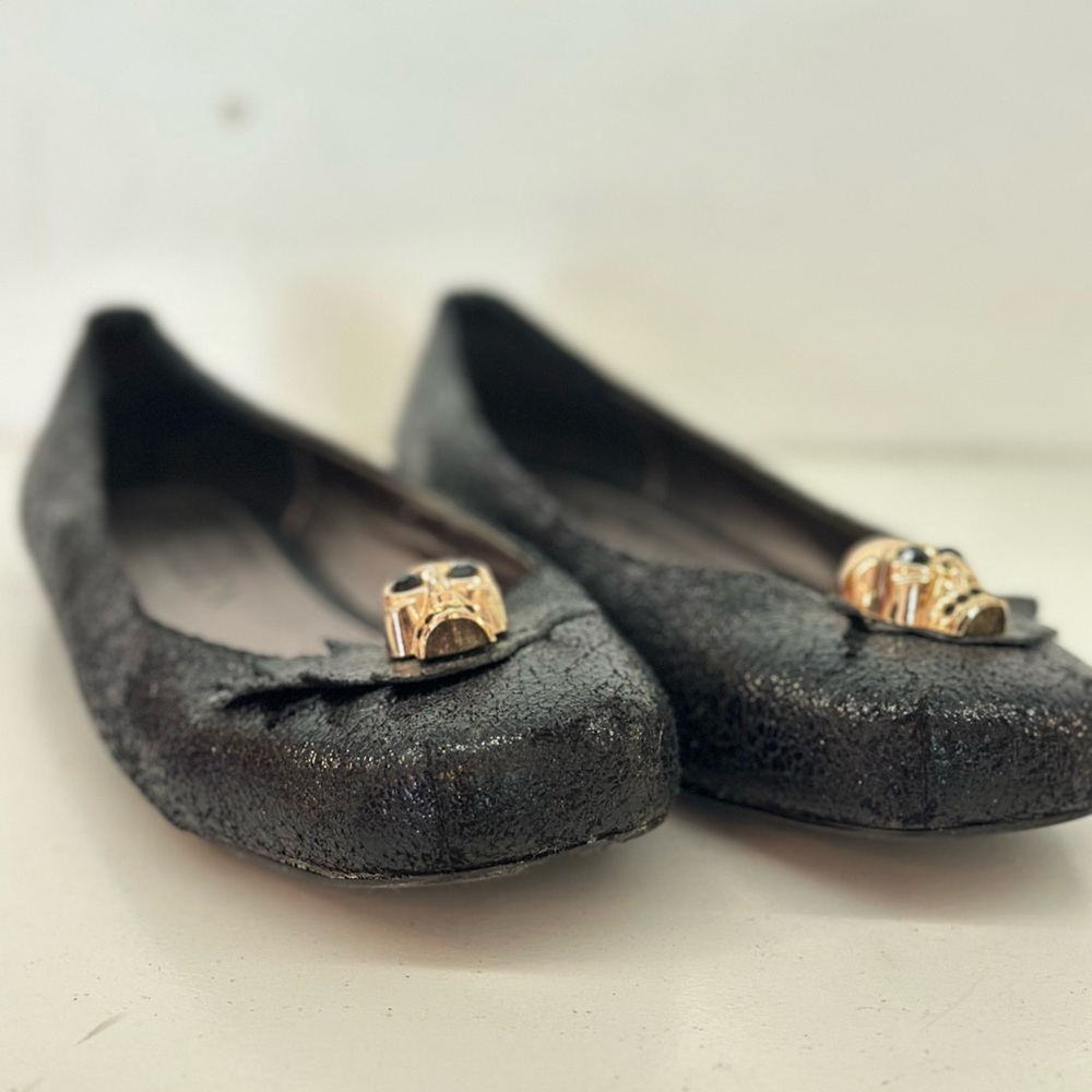 Alexander McQueen Black and Gold Flats with Elegant Charm